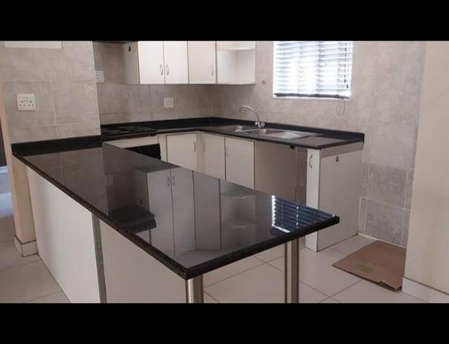 2 BEDROOM TOWNHOUSE FOR SALE IN BASSONIA